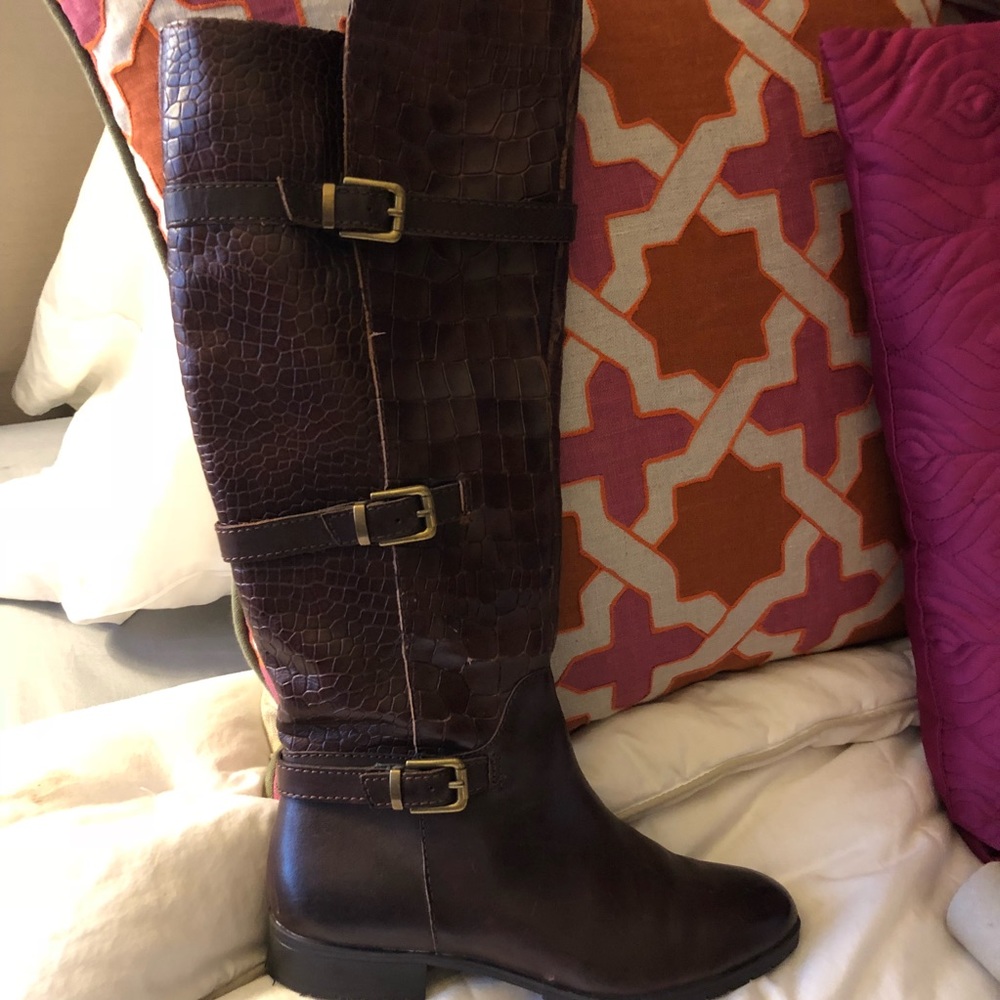 Brown fashion boots